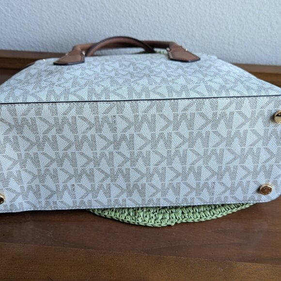 Michael Kors Lynn Vanilla Lugg MK Printed Large EW Satchel Bag - NWT $398 - Picture 4 of 11